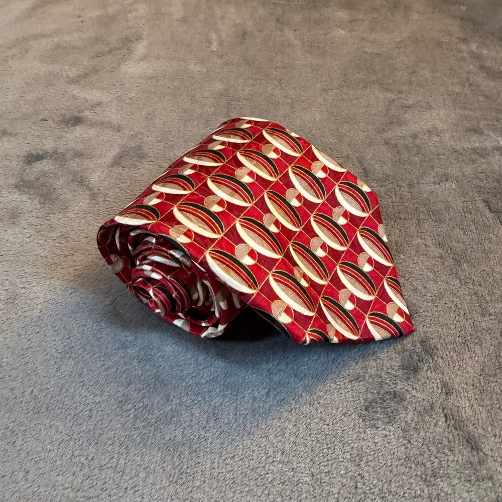 CLUBFELLOW Red Geometric Oval 100% Italian Silk Tie Necktie Mens